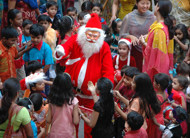 Ki hogyan ünnepli a karácsonyt a világban - érdekes hagyományok a világ különböző országaiból!